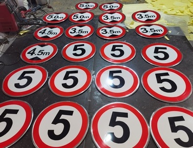 青海青海限速交通标牌厂家