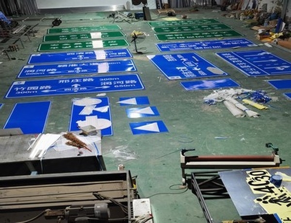 青海青海道路交通标志牌