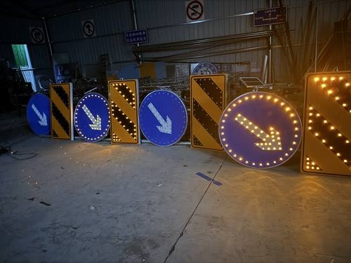 青海青海河南太阳能交通标牌 河南自发光交通路标牌厂家